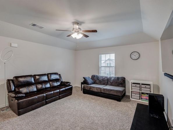 10305  Plumlee Lane , Aubrey Texas 76227