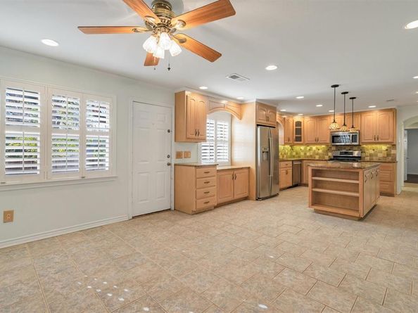 1832  Wonderlight Lane , Dallas Texas 75228