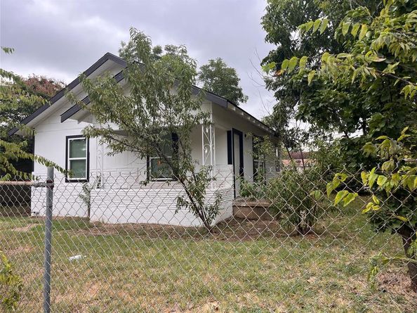 1466 E Myrtle Street , Fort Worth Texas 76104