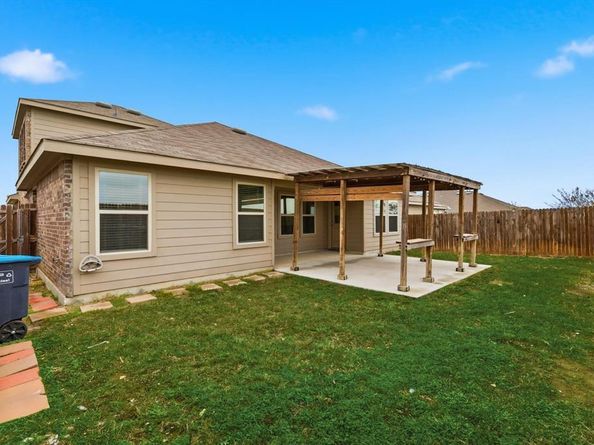 445  Pollyann Trail , Fort Worth Texas 76052