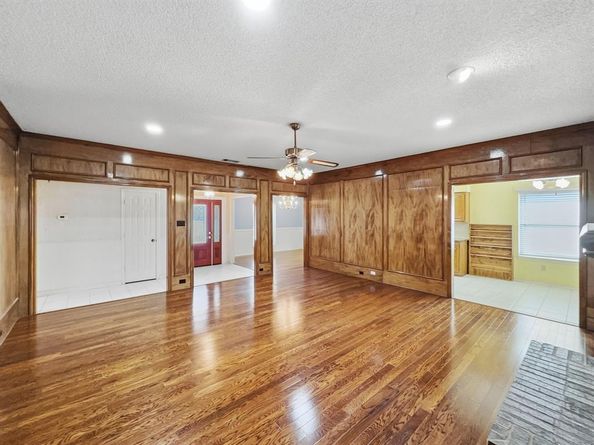 302  Apollo Road , Garland Texas 75040