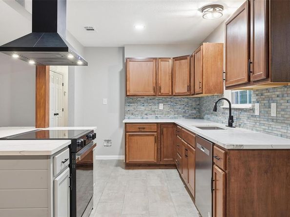 1025  Harris Drive , Euless Texas 76039