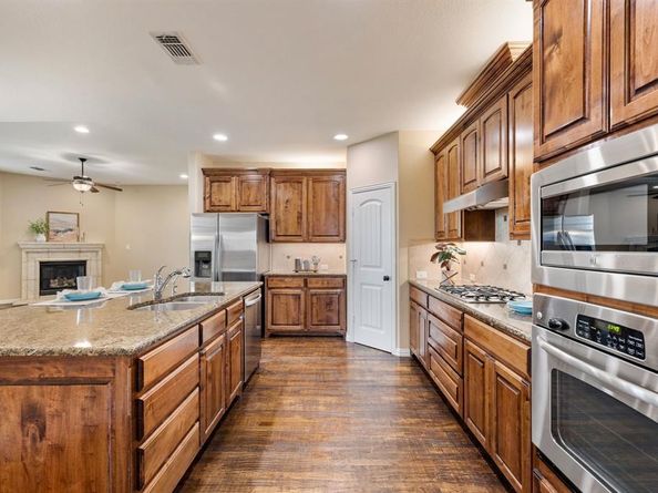 1125  Michener Way , Irving Texas 75063