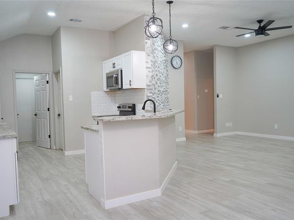 5811  Sterling Green Trail , Arlington Texas 76017