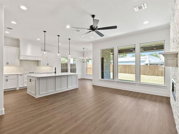 902  Boston Lane , River Oaks Texas 76114