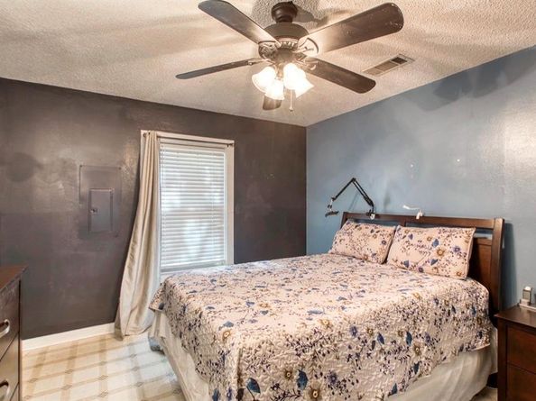 3515 W Clarendon Drive , Dallas Texas 75211