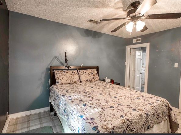 3515 W Clarendon Drive , Dallas Texas 75211