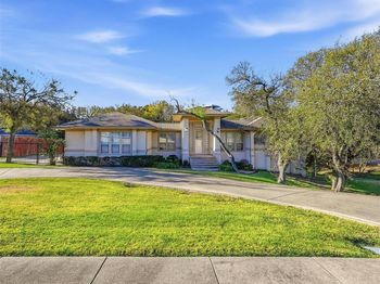 2218  Southern Oaks Drive 