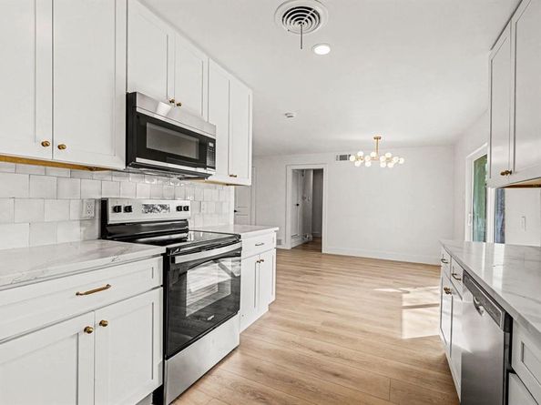 1010  Noble Avenue , Carrollton Texas 75006