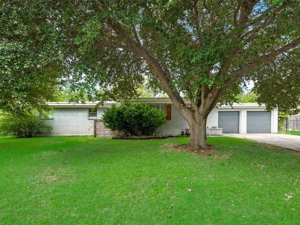 3812  Springbranch Drive , Benbrook Texas 76116