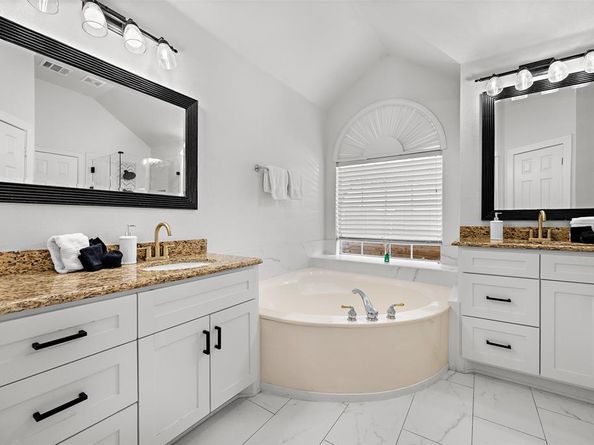 9427  Vista Circle , Irving Texas 75063