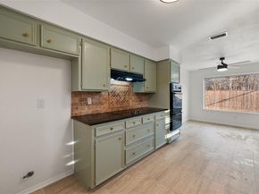 701  Rocky Canyon Road , Arlington Texas 76012