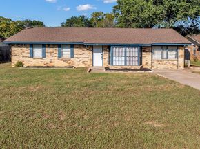 212  Mountain View Drive , Azle Texas 76020