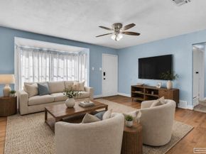212  Mountain View Drive , Azle Texas 76020