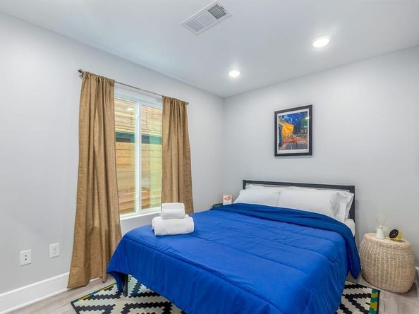 1415  Bennett Avenue , Dallas Texas 75206