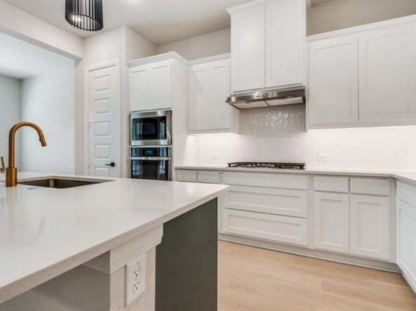 704  YELLOW WARBLER Way , Arlington Texas 76005