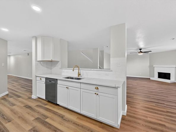 8400  Vinetree Drive , Arlington Texas 76002