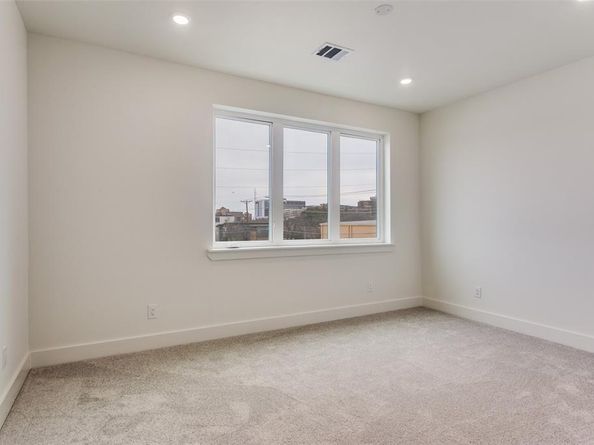 341  College Avenue , Fort Worth Texas 76104