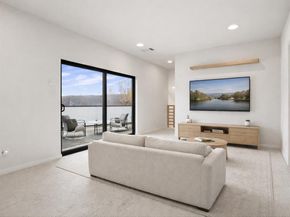 2802  Lee Street , Dallas Texas 75206