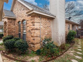 2881  Inniswood Circle , Arlington Texas 76015