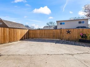 933  Waynelee Drive , Lancaster Texas 75146