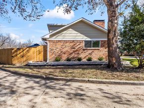 933  Waynelee Drive , Lancaster Texas 75146
