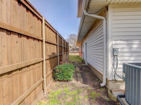 9203  Lindaro Lane , Dallas Texas 75228