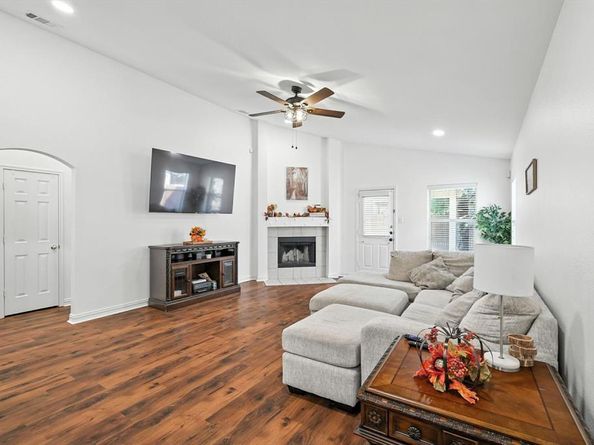 6013  Photinia Avenue , Denton Texas 76208