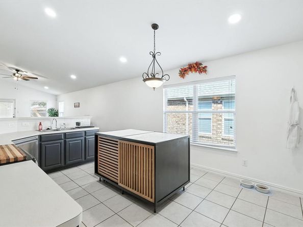 6013  Photinia Avenue , Denton Texas 76208