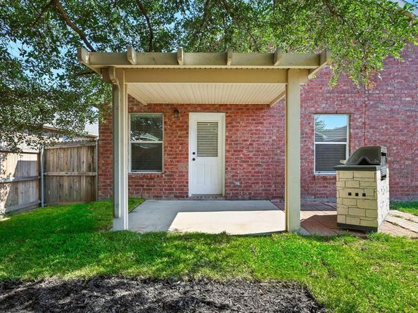 6013  Photinia Avenue , Denton Texas 76208