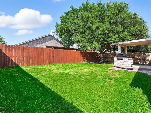 6013  Photinia Avenue , Denton Texas 76208