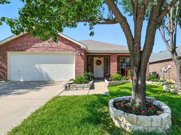 6013  Photinia Avenue , Denton Texas 76208