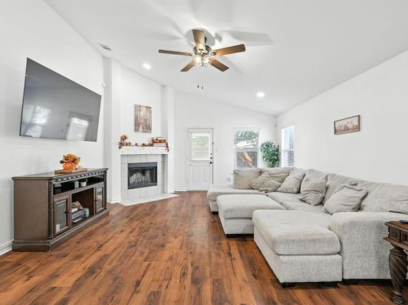 6013  Photinia Avenue , Denton Texas 76208