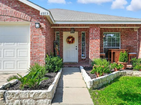 6013  Photinia Avenue , Denton Texas 76208