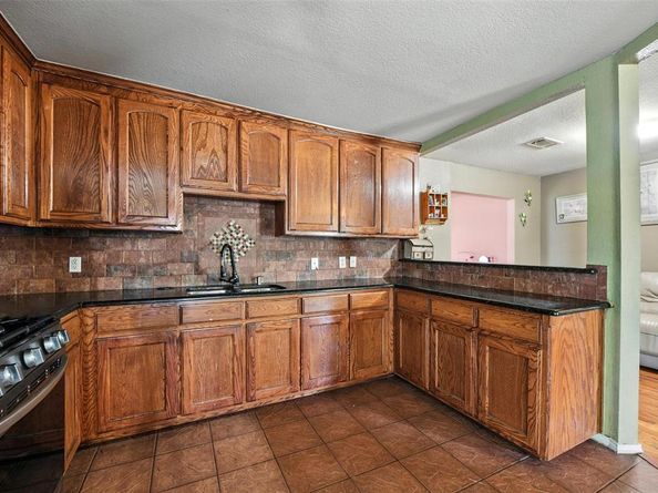 3429  Hampshire Boulevard , Fort Worth Texas 76103