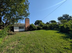 2412  Hillsboro Avenue , Dallas Texas 75228
