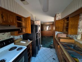 2412  Hillsboro Avenue , Dallas Texas 75228