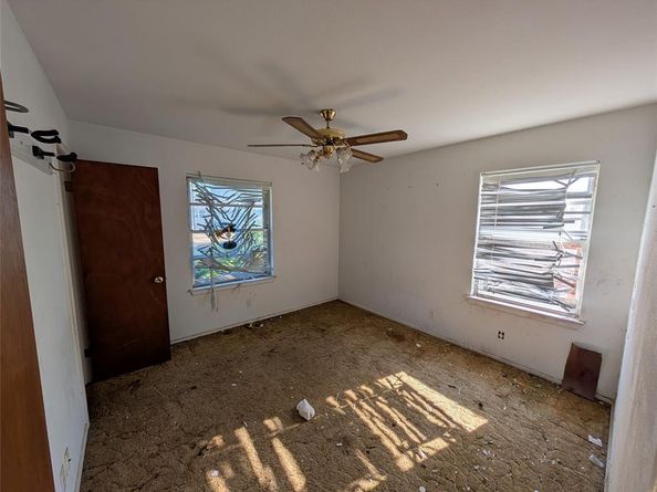 2412  Hillsboro Avenue , Dallas Texas 75228