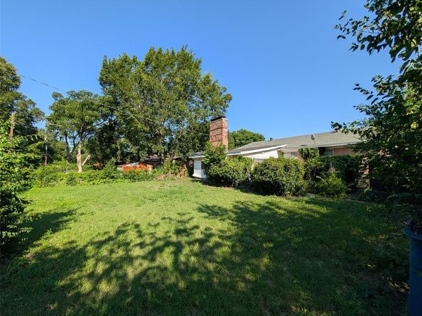 2412  Hillsboro Avenue , Dallas Texas 75228