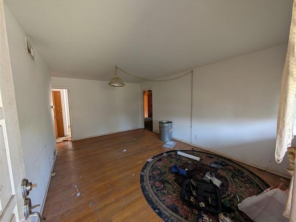 2412  Hillsboro Avenue , Dallas Texas 75228