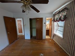 2412  Hillsboro Avenue , Dallas Texas 75228
