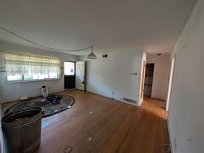 2412  Hillsboro Avenue , Dallas Texas 75228