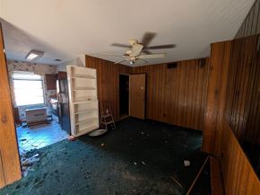 2412  Hillsboro Avenue , Dallas Texas 75228