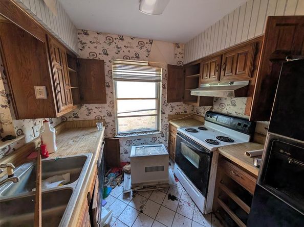 2412  Hillsboro Avenue , Dallas Texas 75228