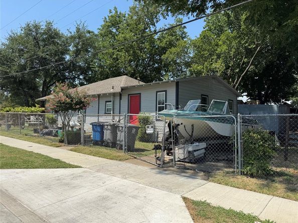 3831  Bernal  , Dallas Texas 75212
