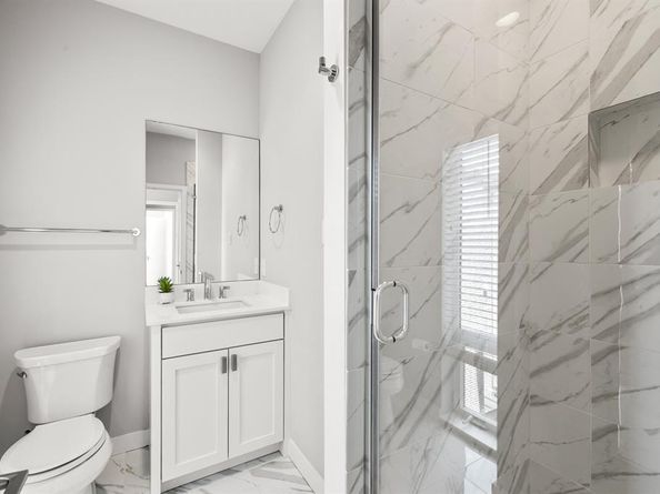 2290 N Fitzhugh Avenue  40, Dallas Texas 75204