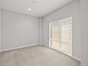 2290 N Fitzhugh Avenue  40, Dallas Texas 75204