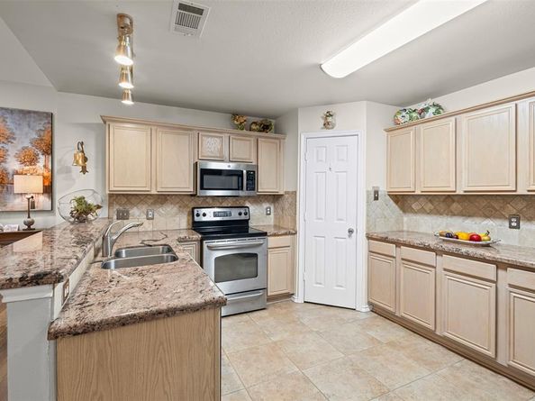 415  Oak Leaf Drive , Duncanville Texas 75137