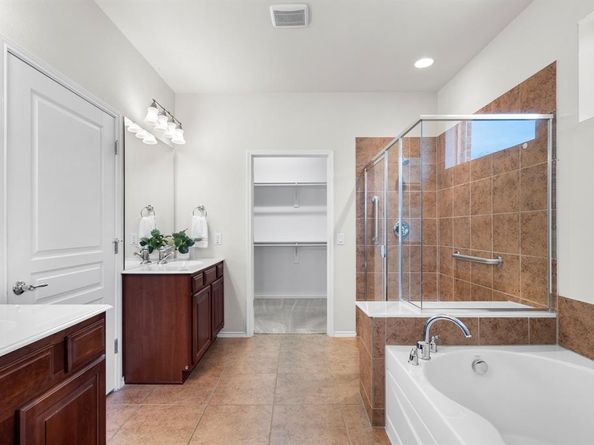 942  Carrington Greens Drive , Frisco Texas 75036