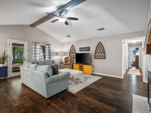 744  Aspen Court , Hurst Texas 76054